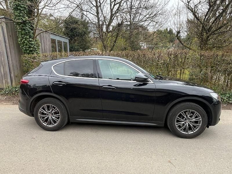 Gebraucht Alfa Romeo Stelvio Super 209 PS (153 kW) 2017 Schwarz SUV
