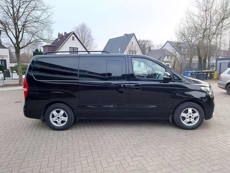 Gebraucht Hyundai H-1 170 PS (125 kW) 2017 Schwarz Van / Kleinbus