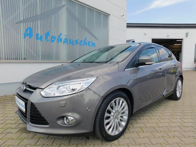 Braun Gebraucht 2011 Ford Focus Titanium Limousine | 2.999 € (Guter Preis) - Bild 1/4