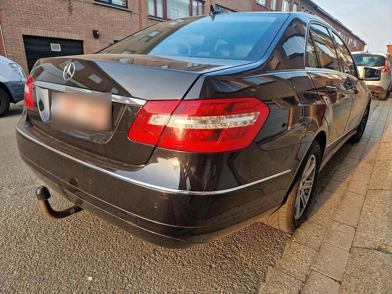 Gebraucht Mercedes E220 Avantgarde 170 PS (125 kW) 2009 Schwarz Limousine