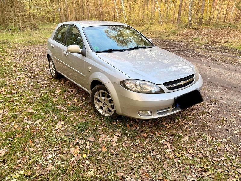 Silber Gebraucht 2009 Chevrolet Lacetti Kleinwagen | 2.999 € - Bild 1/4