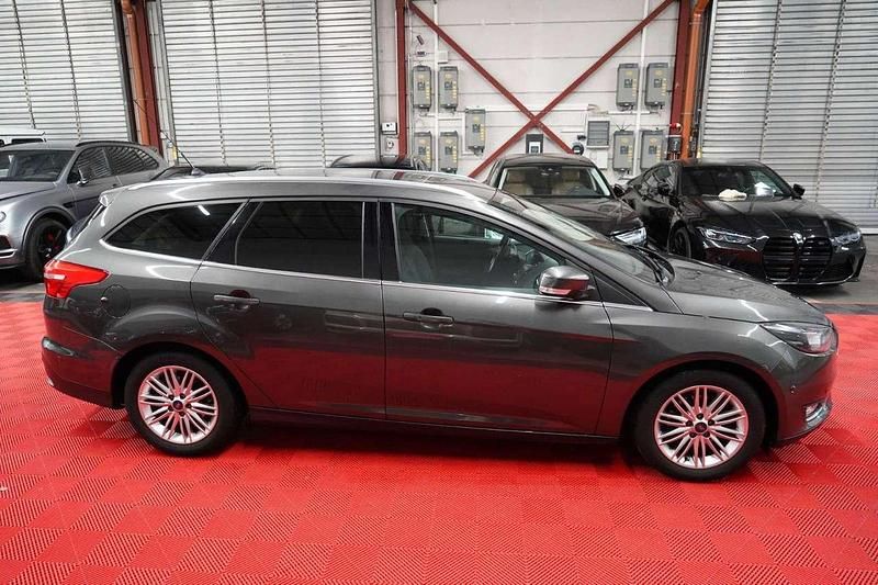 Gebraucht Ford Focus Titanium 125 PS (91 kW) 2017 Silber Kombi