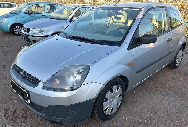 Gebraucht Ford Fiesta Ambiente 80 PS (58 kW) 2006 Silber Limousine