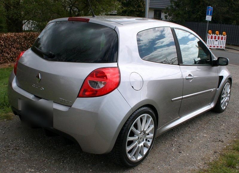 Gebraucht Renault Clio II 197 PS (144 kW) 2006 Silber Kleinwagen