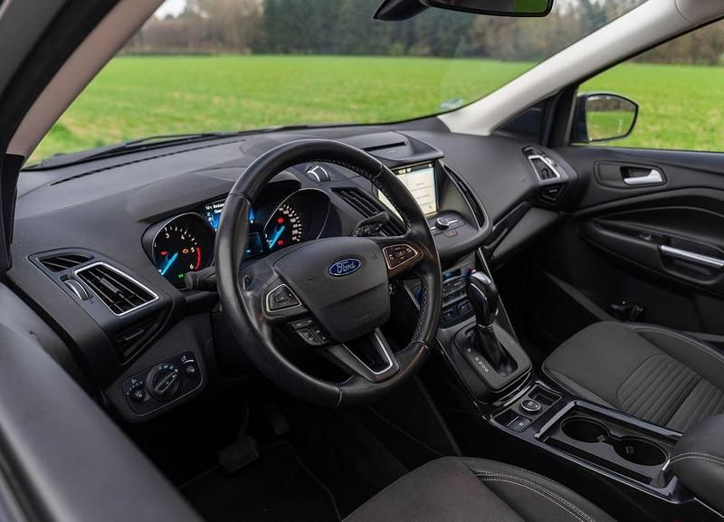 Gebraucht Ford Kuga Titanium 179 PS (131 kW) 2018 Grau SUV