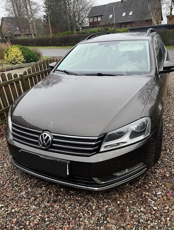 Braun Gebraucht 2014 VW Passat Comfortline Limousine | 4.500 € (Superpreis) - Bild 1/4