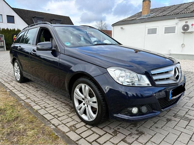 Gebraucht Mercedes C180 Elegance 120 PS (88 kW) 2012 Blau Kombi
