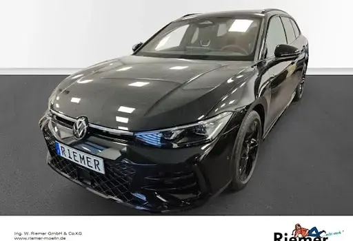 Gebraucht VW Passat R-line 150 PS (110 kW) 2024 Grenadillschwarz metallic Kombi