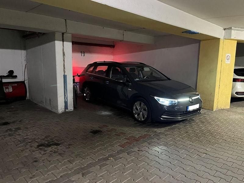 Grau Gebraucht 2021 VW Golf VII Style Kombi | 18.400 € (Fairer Preis) - Bild 1/4