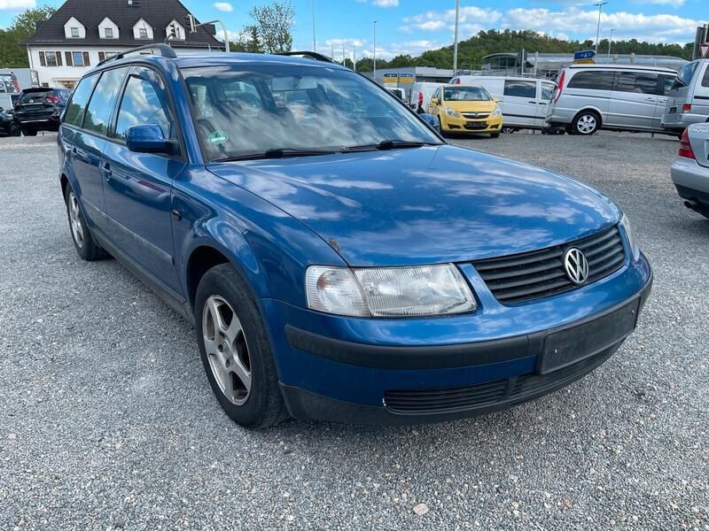 Blau Gebraucht 2000 VW Passat Kombi | 700 € (Guter Preis) - Bild 1/4