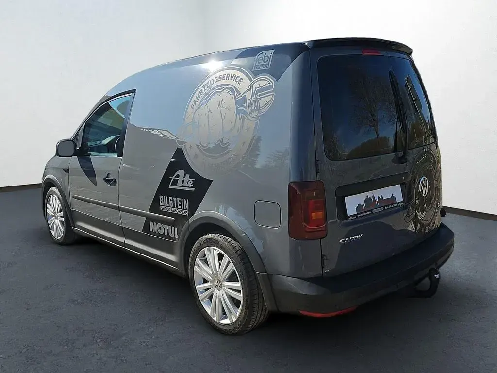 Usado VW Caddy 102 HP (75 kW) 2016 Cinzento Monovolume