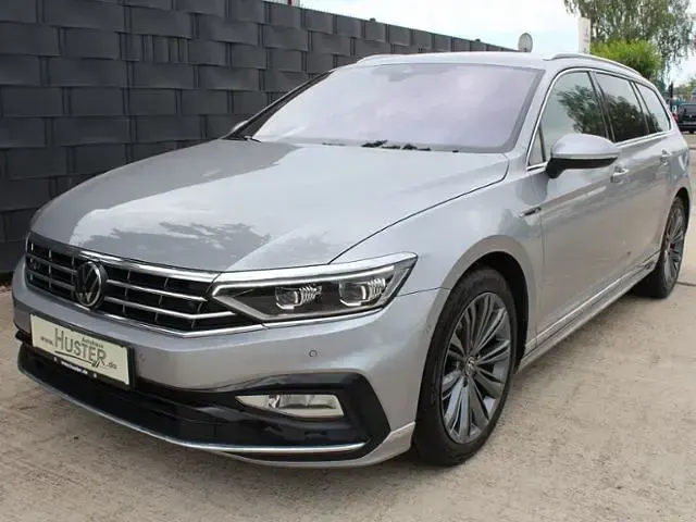Gebraucht VW Passat Elegance 200 PS (147 kW) 2023 Pyritsilber metallic 7383 (metallic) Kombi