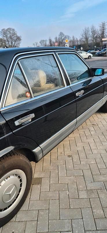 Gebraucht Mercedes E500 240 PS (176 kW) 1981 Schwarz Limousine