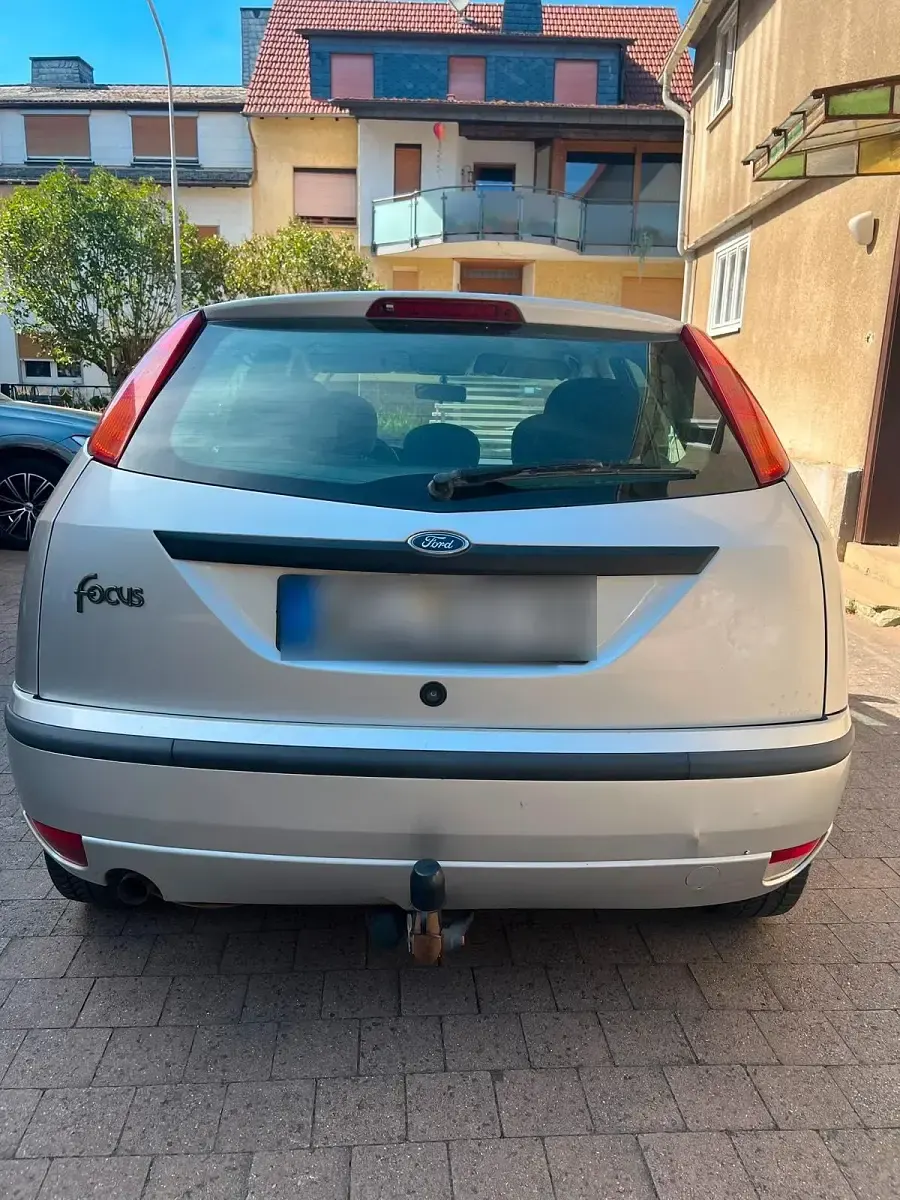 Gebraucht Ford Focus Zetec 115 PS (84 kW) 2004 Silber Limousine