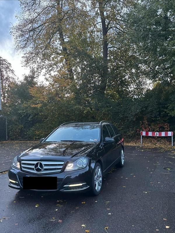Schwarz Gebraucht 2013 Mercedes C200 Avantgarde Kombi | 11.250 € (Fairer Preis) - Bild 1/4