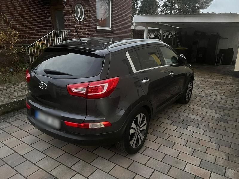 Grau Gebraucht 2010 Kia Sportage SUV | 8.100 € (Fairer Preis) - Bild 1/4