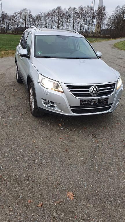 Silber Gebraucht 2010 VW Tiguan Sportline SUV | 10.700 € (Etwas zu teuer) - Bild 1/4