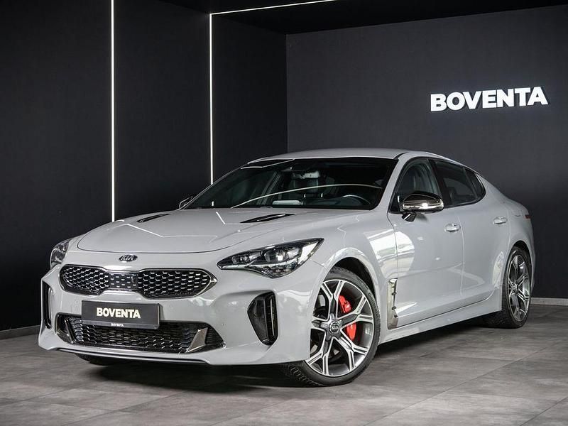 (c4s) ceramicsilber metallic Gebraucht 2018 Kia Stinger 3 Limousine | 30.850 € (Fairer Preis) - Bild 1/4