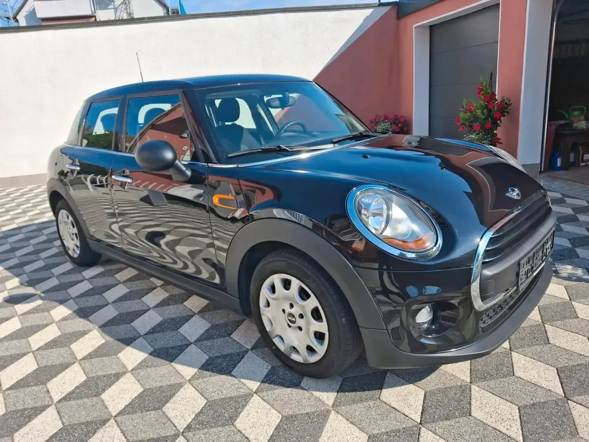 Gebraucht Mini Cooper D 90 PS (66 kW) 2018 Schwarz Kleinwagen