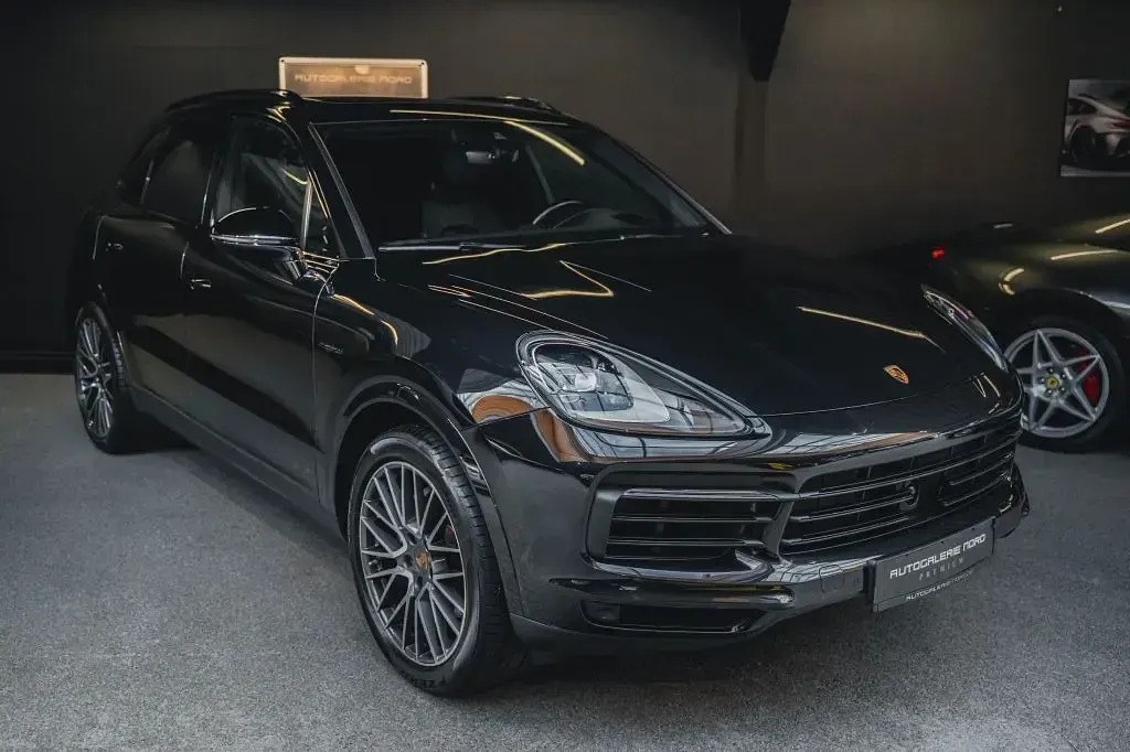 Gebraucht Porsche Cayenne 136 PS (100 kW) 2021 Schwarz SUV