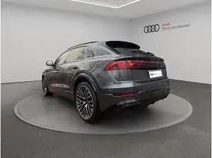 Gebraucht Audi SQ8 Ambiente 507 PS (372 kW) 2024 Grau (daytonagrau perleffekt) SUV