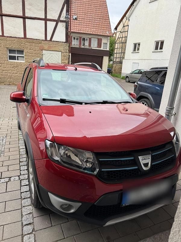 Gebraucht Dacia Sandero 90 PS (66 kW) 2015 Rot Kleinwagen