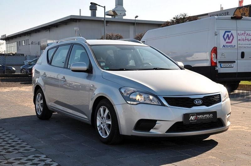 Gebraucht Kia Ceed 125 PS (91 kW) 2012 Silber Kleinwagen