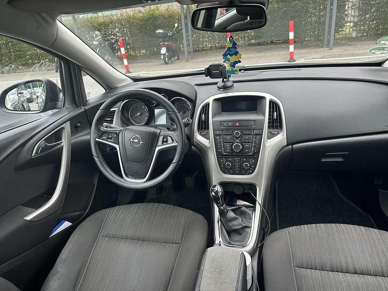 Schwarz Gebraucht 2010 Opel Astra Cosmo Limousine | 3.100 € (Fairer Preis) - Bild 1/4