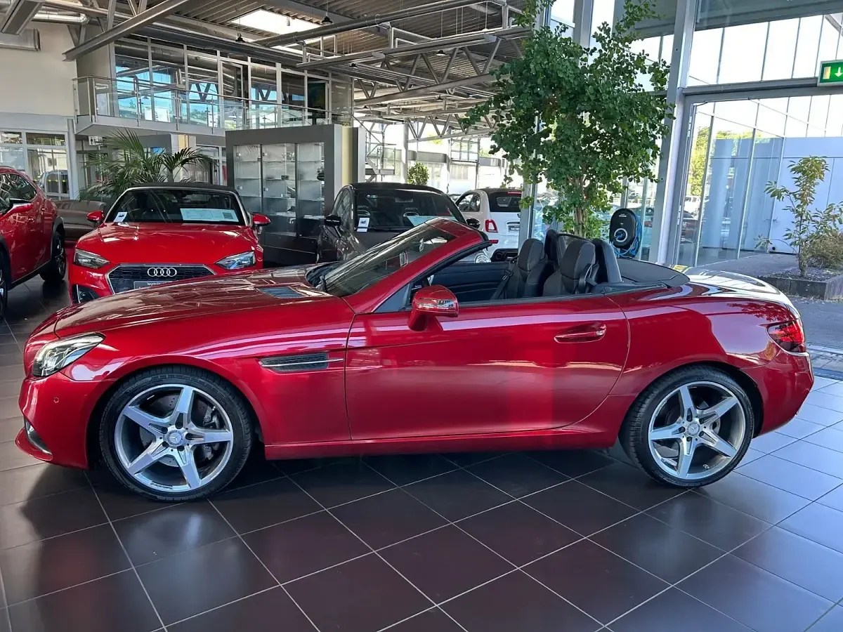 Gebraucht Mercedes SLC300 AMG line 245 PS (180 kW) 2016 Rot (metallic) Cabrio