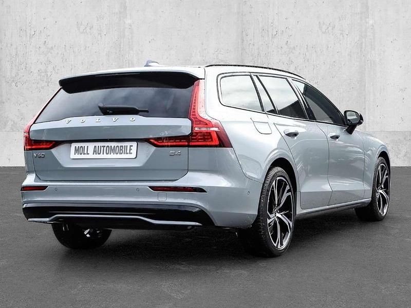 Neu Volvo V60 Plus 197 PS (144 kW) 2026 Grau Kombi