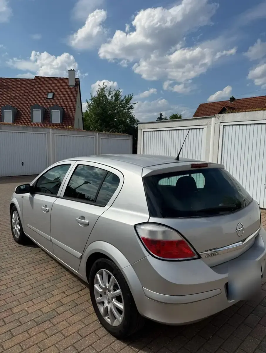 Gebraucht Opel Astra 90 PS (66 kW) 2004 Silber Kleinwagen