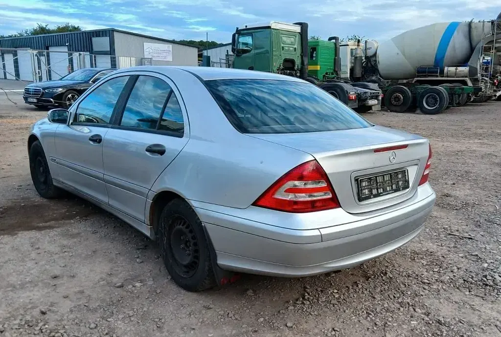 Gebraucht Mercedes C200 122 PS (89 kW) 2004 Silber Limousine