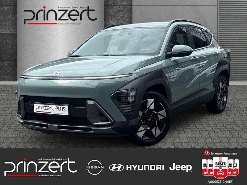 Mirage green / sol Gebraucht 2023 Hyundai Kona Prime SUV | 29.970 € (Fairer Preis) - Bild 1/4
