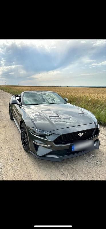 Grau Gebraucht 2018 Ford Mustang GT Cabrio | 41.950 € (Fairer Preis) - Bild 1/4