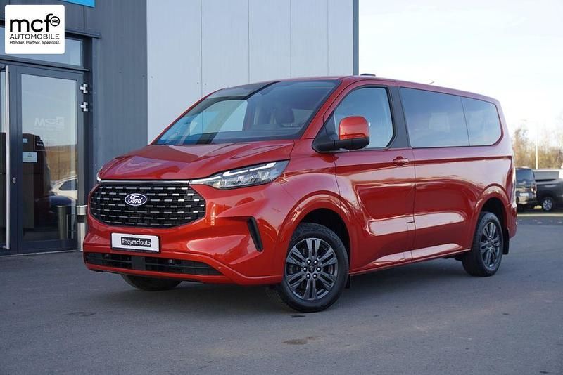 Gebraucht Ford Tourneo Titanium 136 PS (100 kW) 2024 Rot Van / Kleinbus