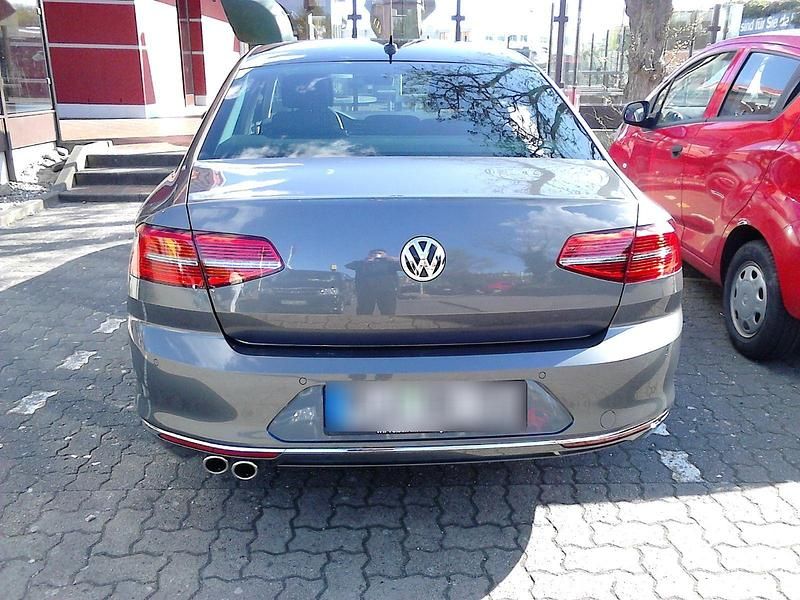 Gebraucht VW Passat Highline 190 PS (139 kW) 2015 Grau Limousine