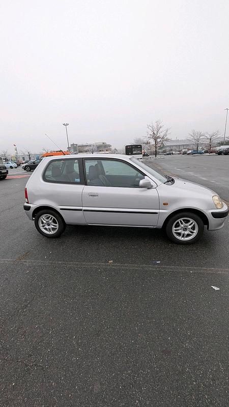 Silber Gebraucht 2000 Honda Logo Kleinwagen | 2.500 € (Fairer Preis) - Bild 1/4