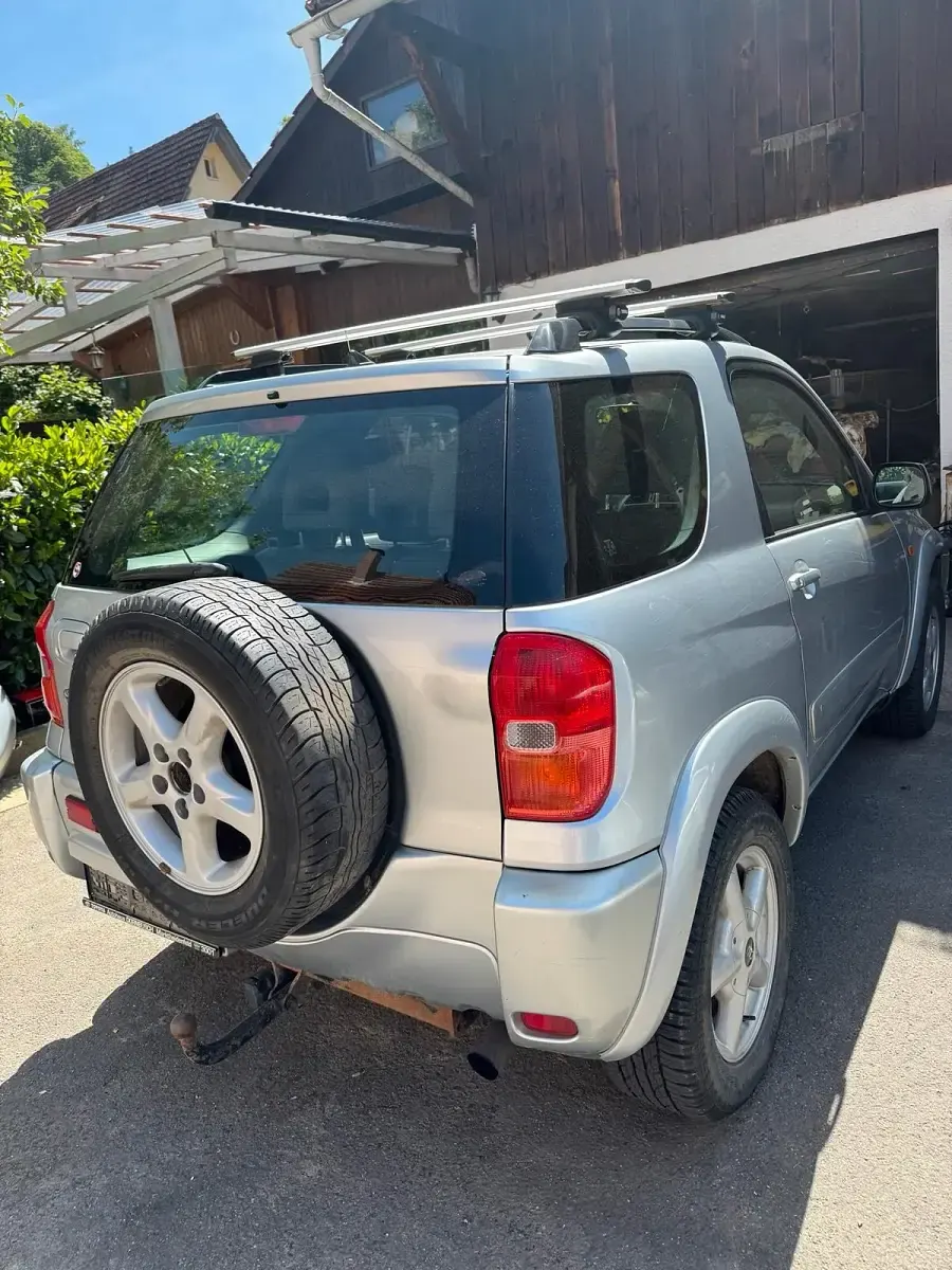 Gebraucht Toyota RAV4 150 PS (110 kW) 2001 Silber SUV