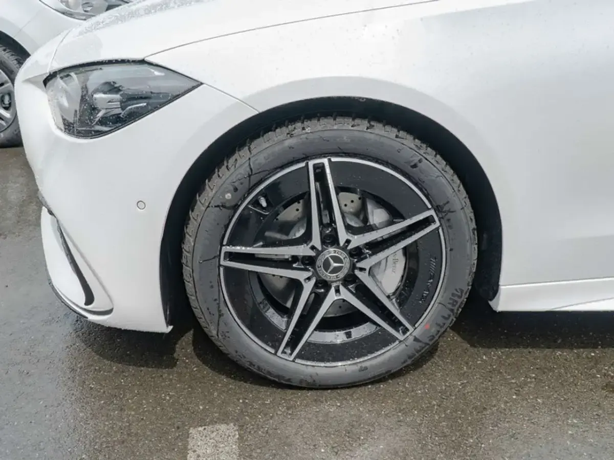 Gebraucht Mercedes C180 AMG 170 PS (125 kW) 2025 Unilack polarweiß Limousine