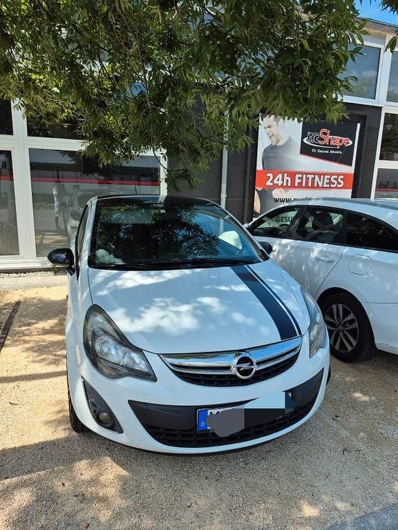 Weiß Gebraucht 2013 Opel Corsa Active Limousine | 3.000 € (Guter Preis) - Bild 1/4
