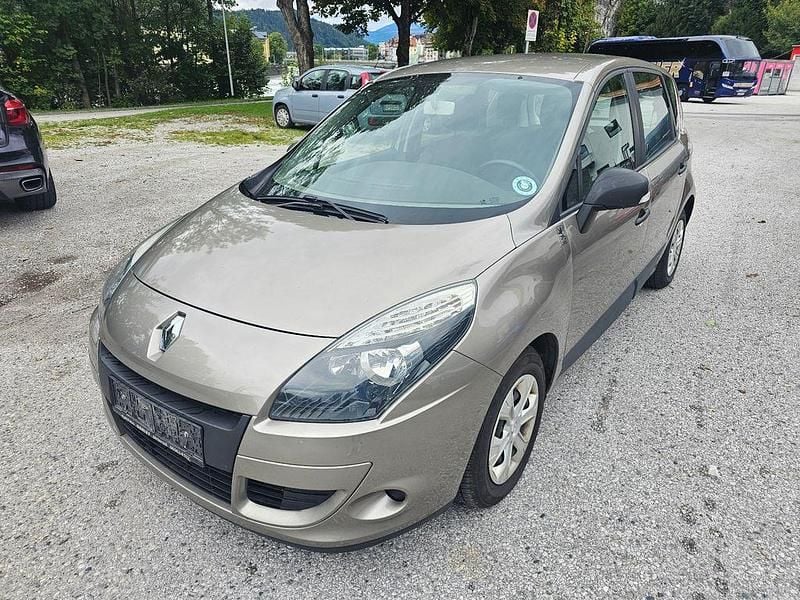 Braun Gebraucht 2010 Renault Scénic III Authentique Van / Kleinbus | 2.550 € (Superpreis) - Bild 1/4