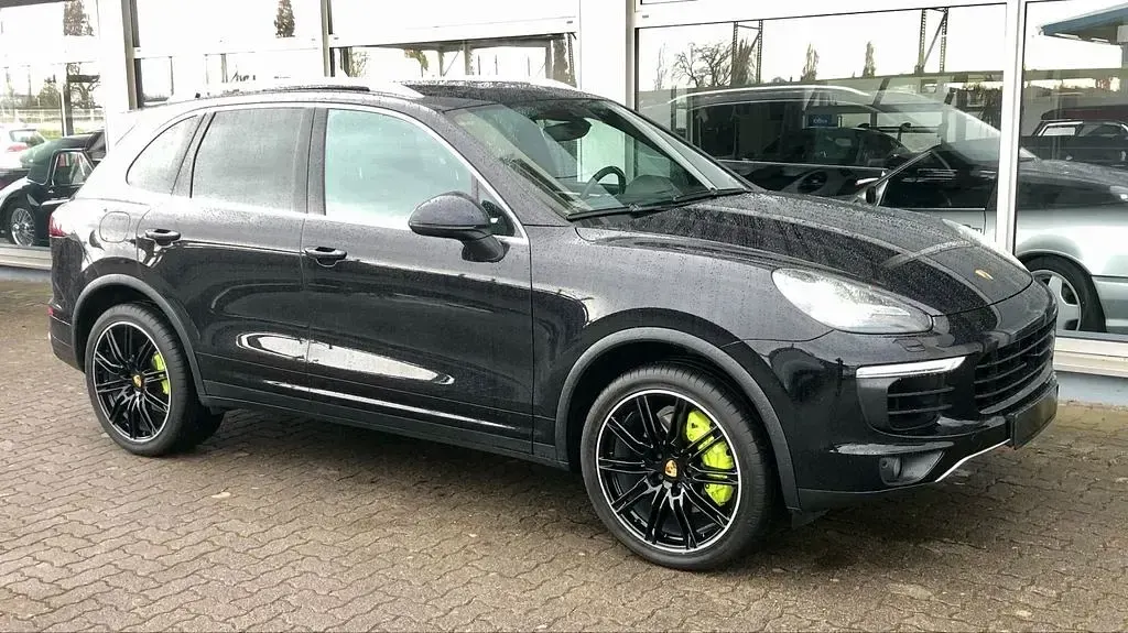 Gebraucht Porsche Cayenne S E-Hybrid 333 PS (244 kW) 2016 Schwarz SUV