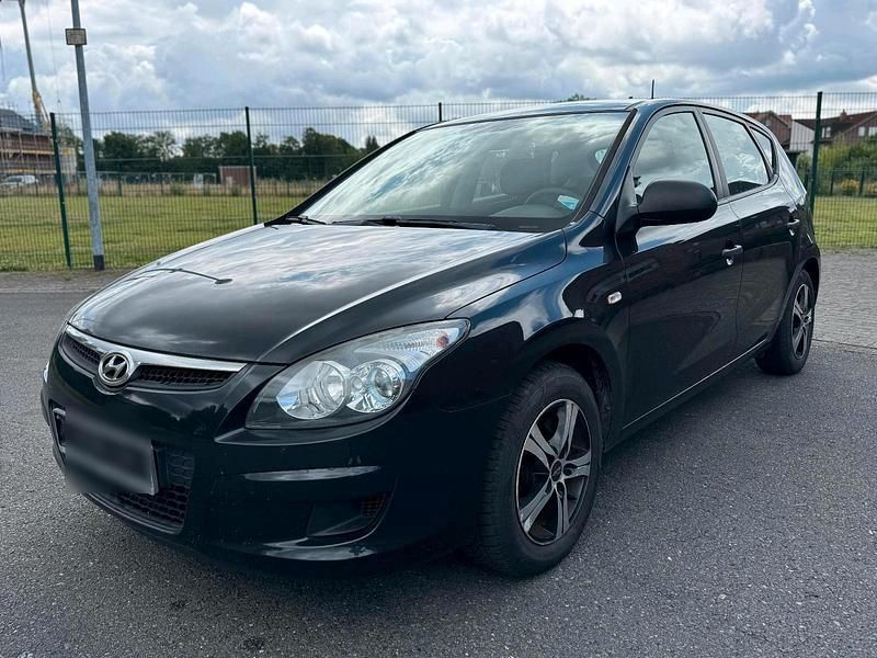 Schwarz Gebraucht 2009 Hyundai i30 Comfort Limousine | 1.190 € - Bild 1/4