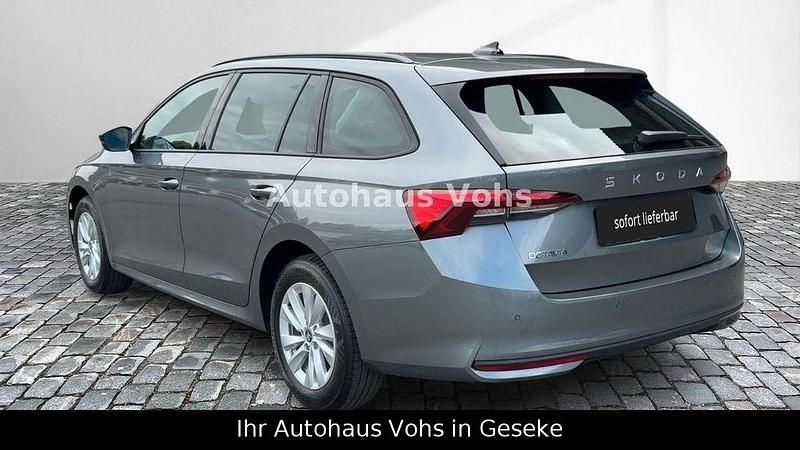 Neu Skoda Octavia Selection 150 PS (110 kW) 2025 Silber Kombi