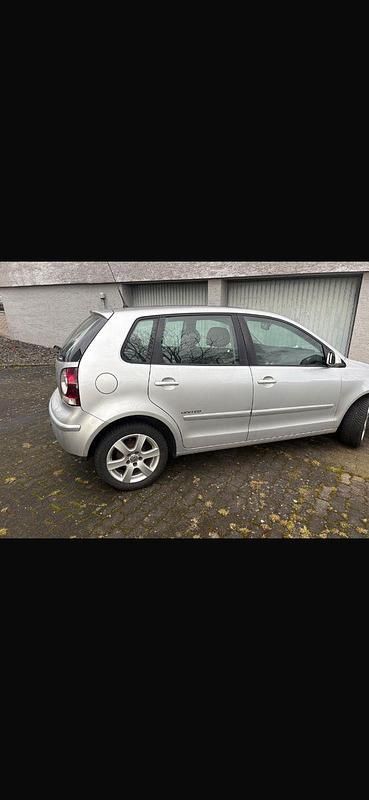 Gebraucht VW Polo Trendline 80 PS (58 kW) 2009 Silber Kleinwagen