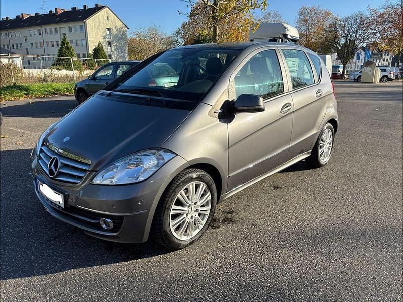 Grau Gebraucht 2009 Mercedes A160 Elegance Van / Kleinbus | 4.299 € (Guter Preis) - Bild 1/4