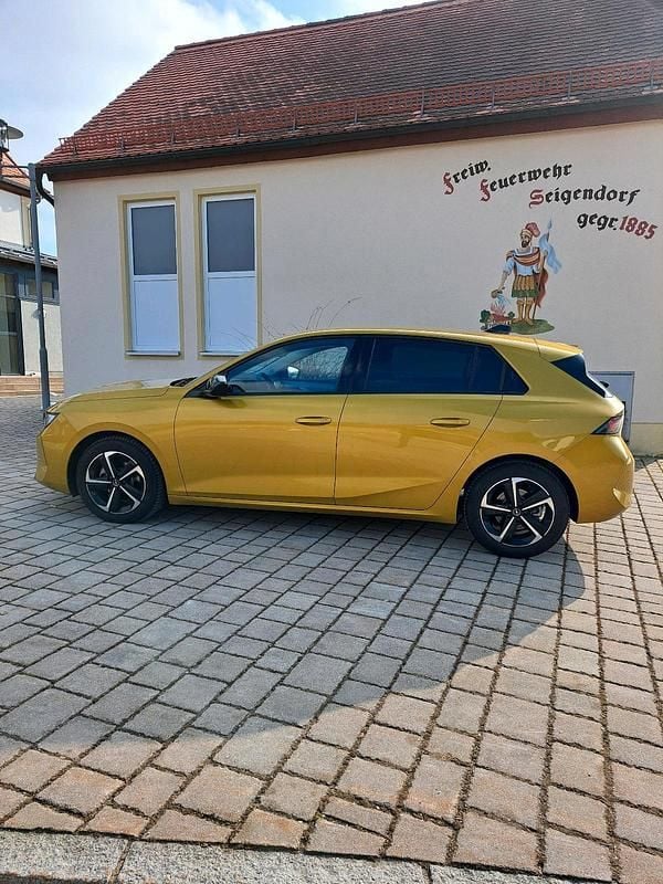 Gebraucht Opel Astra 110 PS (80 kW) 2024 Gold Limousine