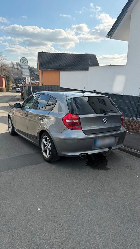 Gebraucht BMW 120 177 PS (130 kW) 2009 Grau Kleinwagen