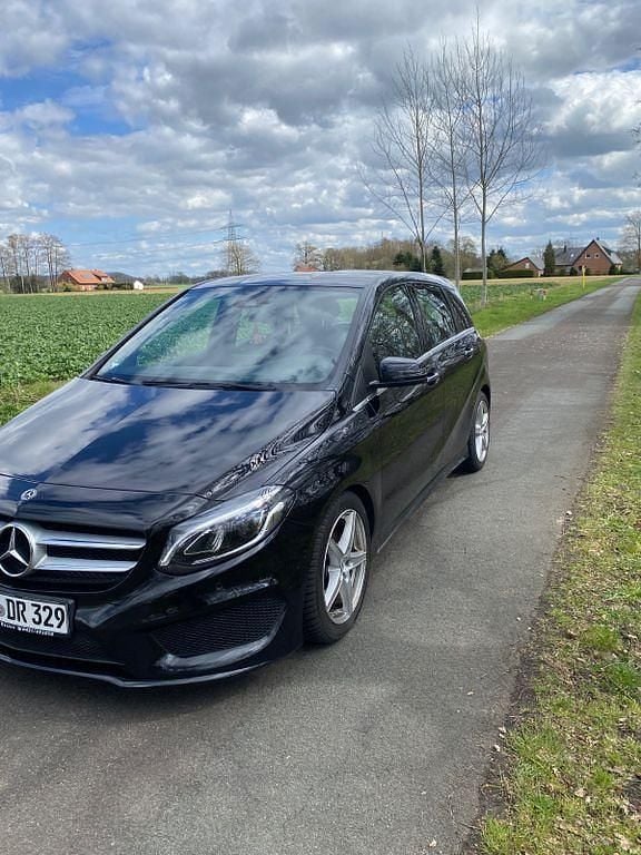 Gebraucht Mercedes B200 156 PS (114 kW) 2018 Schwarz Van / Kleinbus