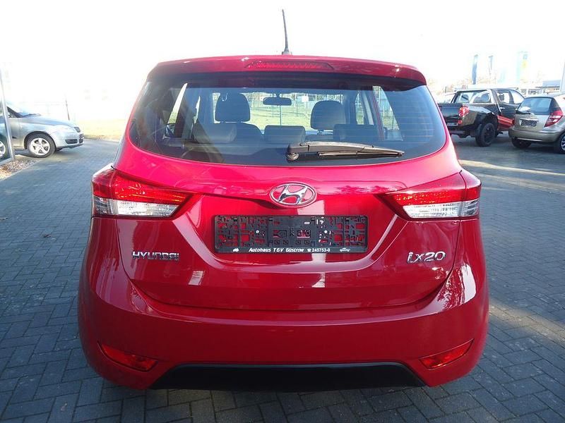 Gebraucht Hyundai ix20 Edition 90 PS (66 kW) 2013 Rot Kleinwagen
